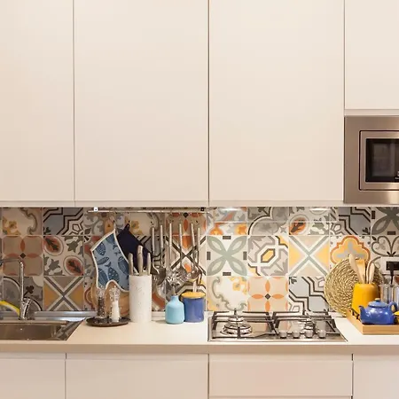Luxurious And Quiet In The Lively Heart Of Apartment