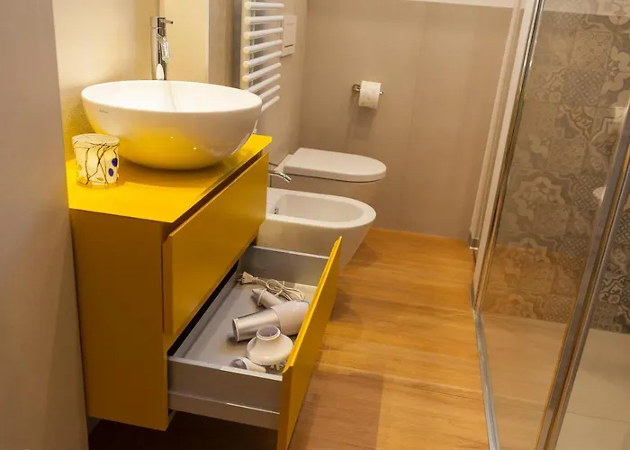 Апартаменты Luxurious And Quiet In The Lively Heart Of