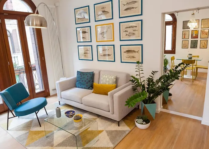Luxurious And Quiet In The Lively Heart Of