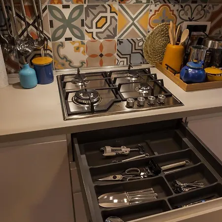 Luxurious And Quiet In The Lively Heart Of דירה